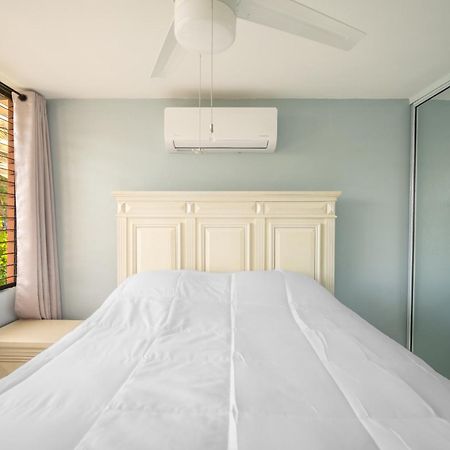 Blue Water Beach Villa Лукильо Экстерьер фото